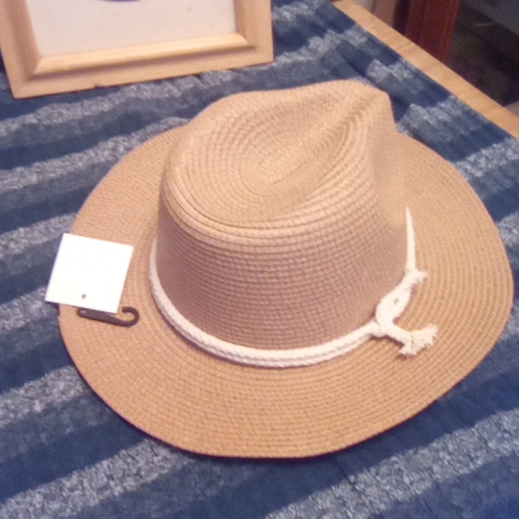 New Hat for Summer by Berkshire Fashion - Picture 3 of 5